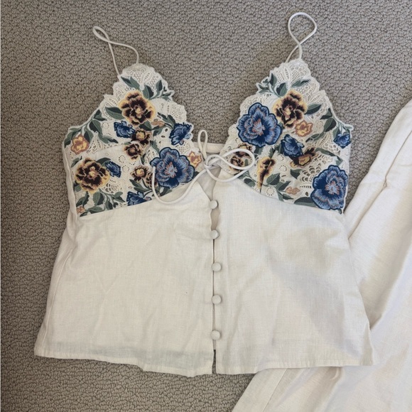 Abercrombie & Fitch Cream Wide Leg Pants and top with Blue Floral Embroidery - Picture 2 of 5